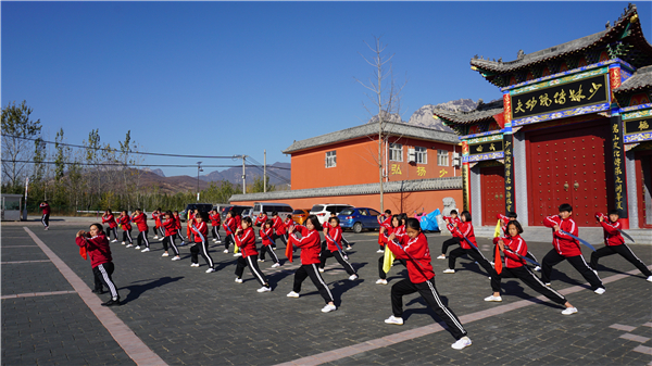 如果孩子有“網(wǎng)癮”，就要設(shè)定上網(wǎng)時(shí)間