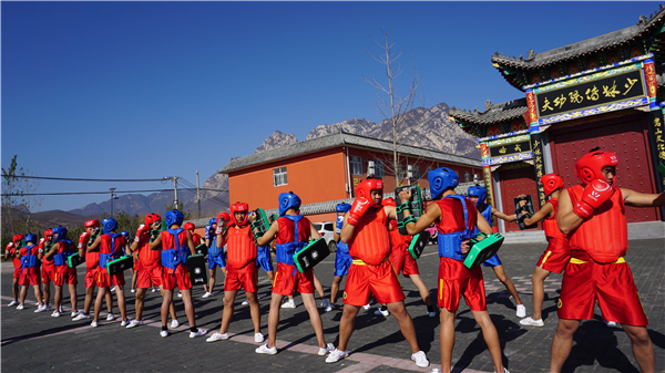 發(fā)現(xiàn)孩子早戀，家長該如何對待這件事